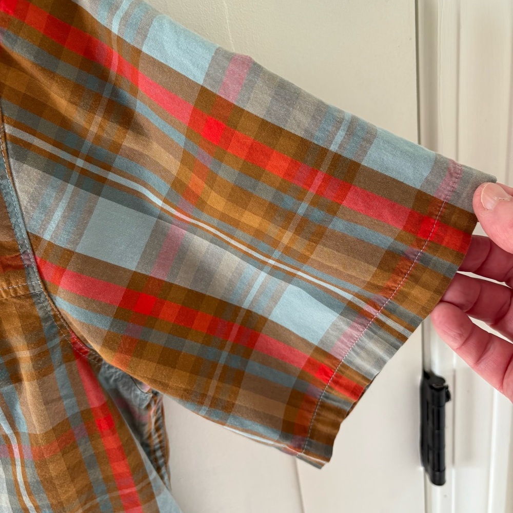 Mountain Hardwear Plaid Cotton Blend Shirt. Size Medium. - Picture 5 of 10